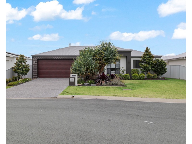 37 Waderbird Crescent, Pelican Waters QLD 4551