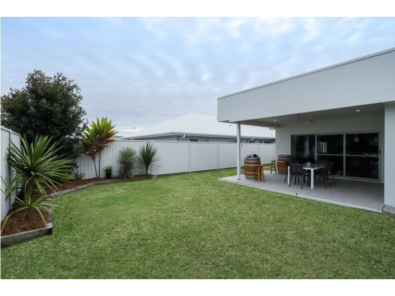 5 Warrego Drive, Pelican Waters QLD 4551