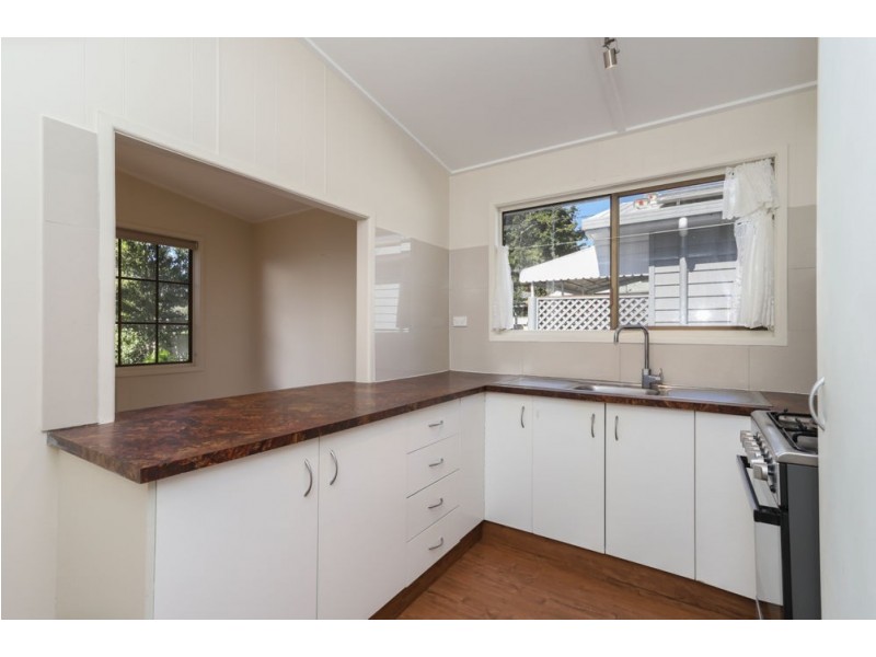 34 Jones Street, Mooloolah Valley QLD 4553