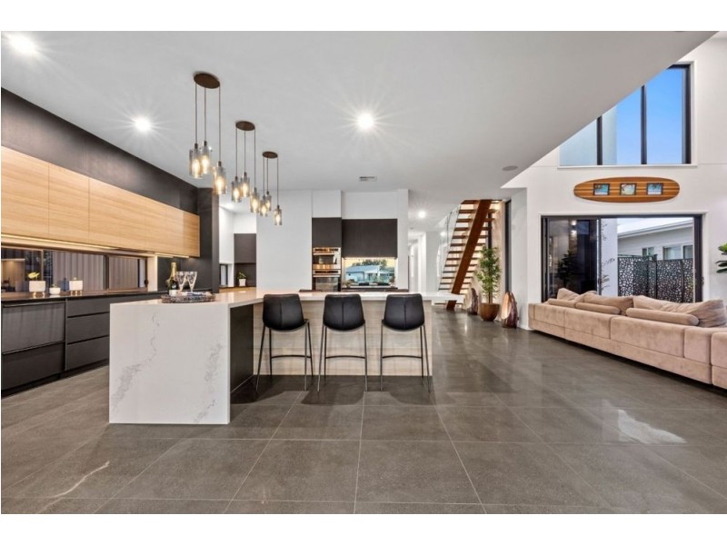 60 Marina View Drive, Pelican Waters QLD 4551