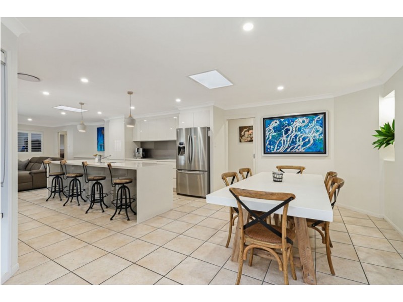8 Whitewood Court, Mountain Creek QLD 4557