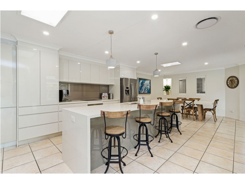 8 Whitewood Court, Mountain Creek QLD 4557