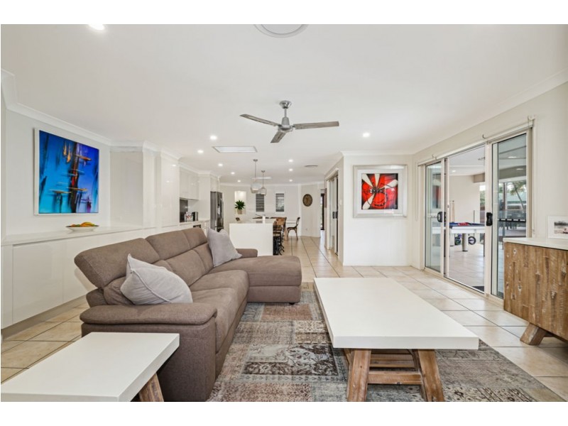 8 Whitewood Court, Mountain Creek QLD 4557