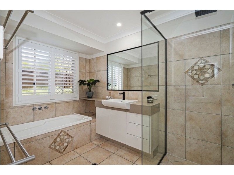8 Whitewood Court, Mountain Creek QLD 4557