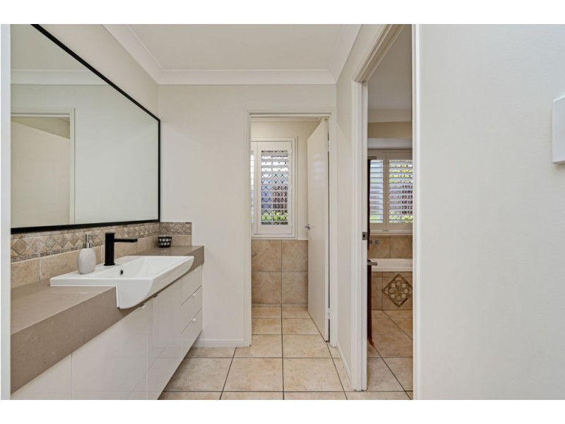 8 Whitewood Court, Mountain Creek QLD 4557