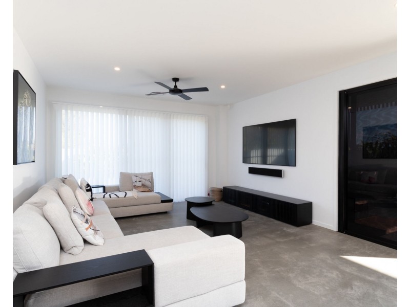 77 Marina View Drive, Pelican Waters QLD 4551