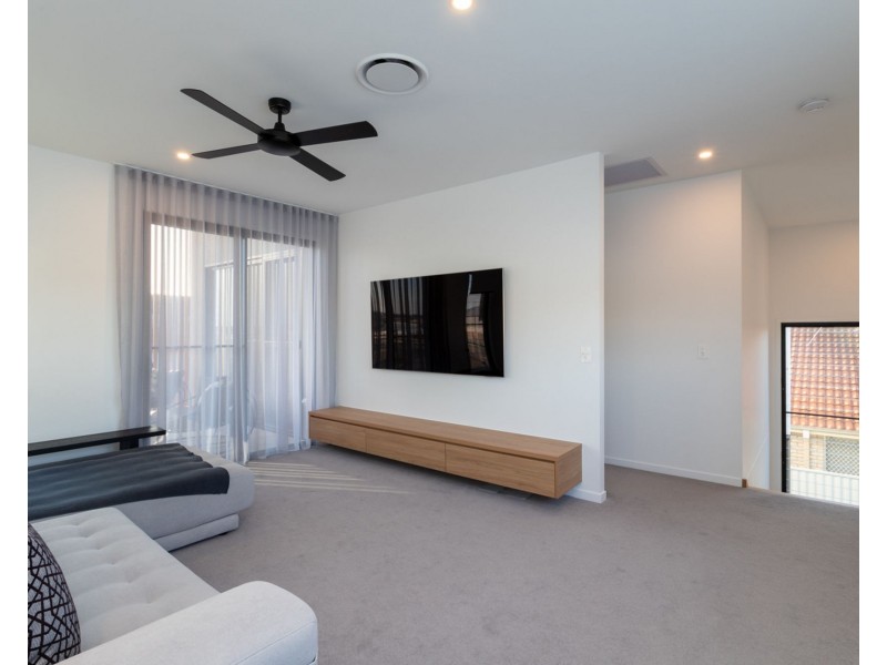 77 Marina View Drive, Pelican Waters QLD 4551