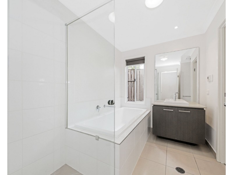 27 Caraway Street, Springfield Lakes QLD 4300