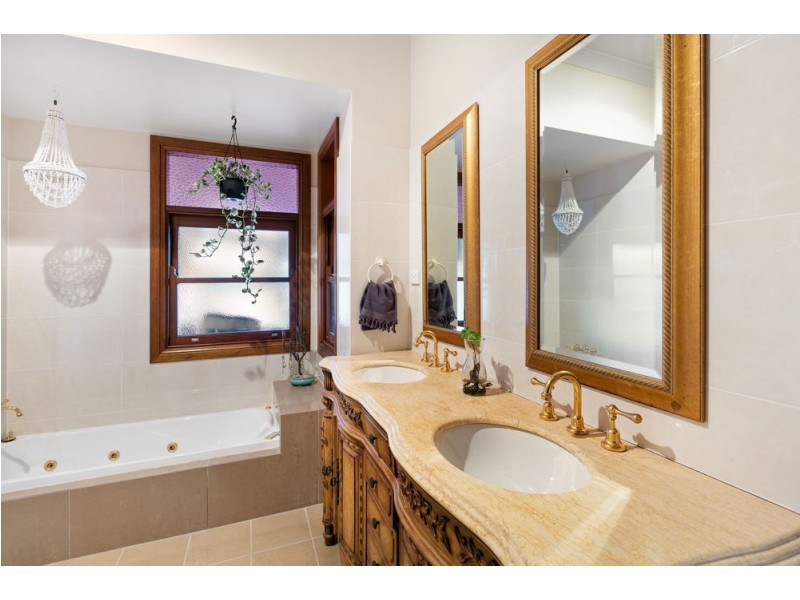406 Blackall Range Road, West Woombye QLD 4559