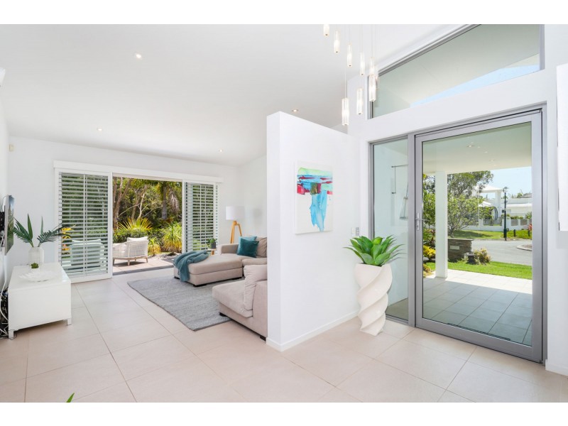 11 Stephen Burton Way, Pelican Waters QLD 4551