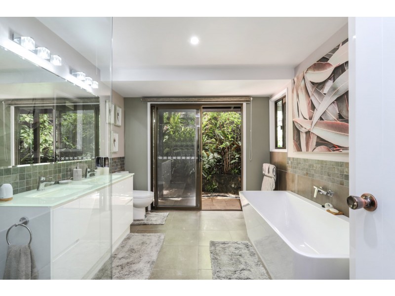 4 Suzen Court, Mooloolah Valley QLD 4553