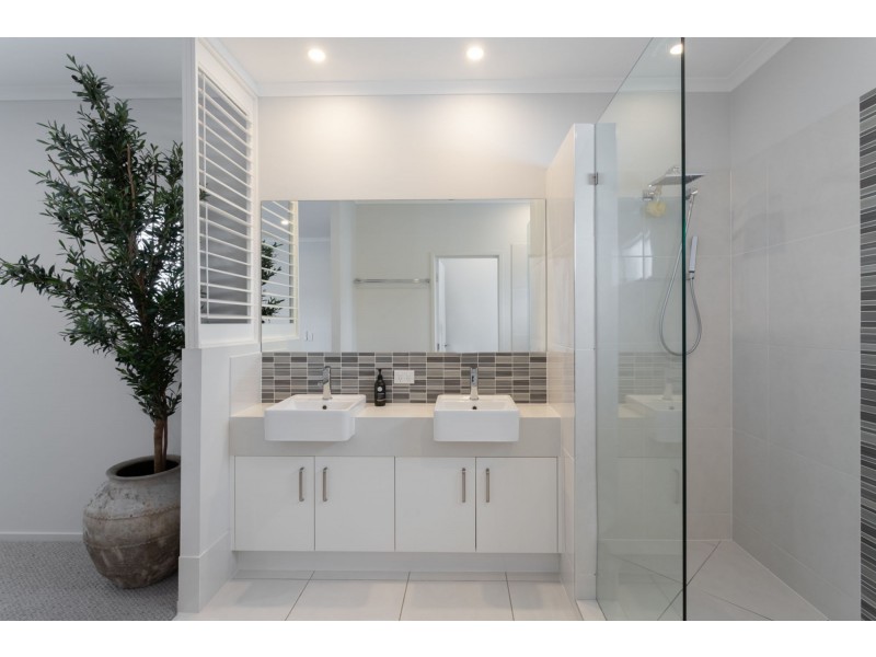 19 Bond Street, Pelican Waters QLD 4551