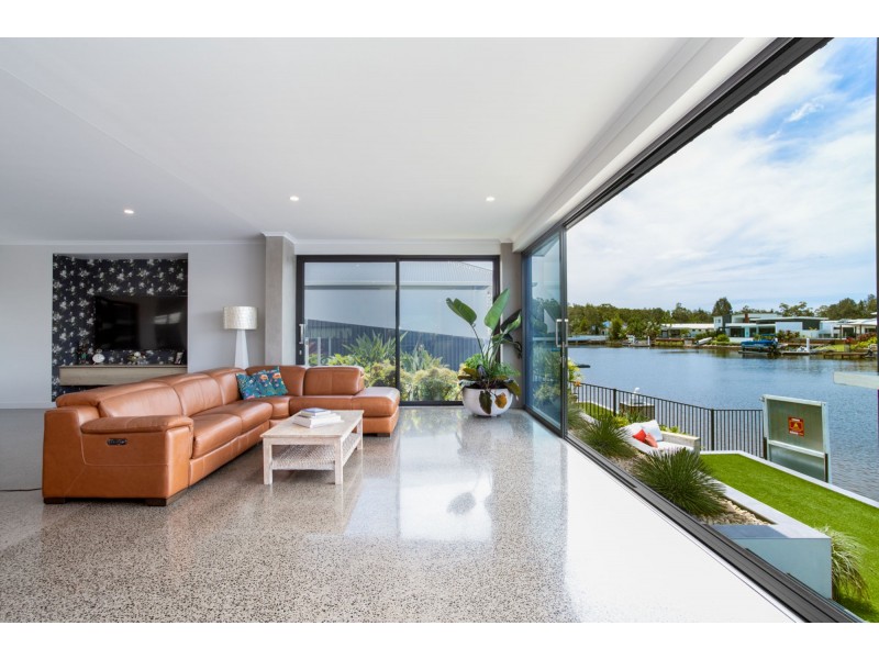 19 Bond Street, Pelican Waters QLD 4551