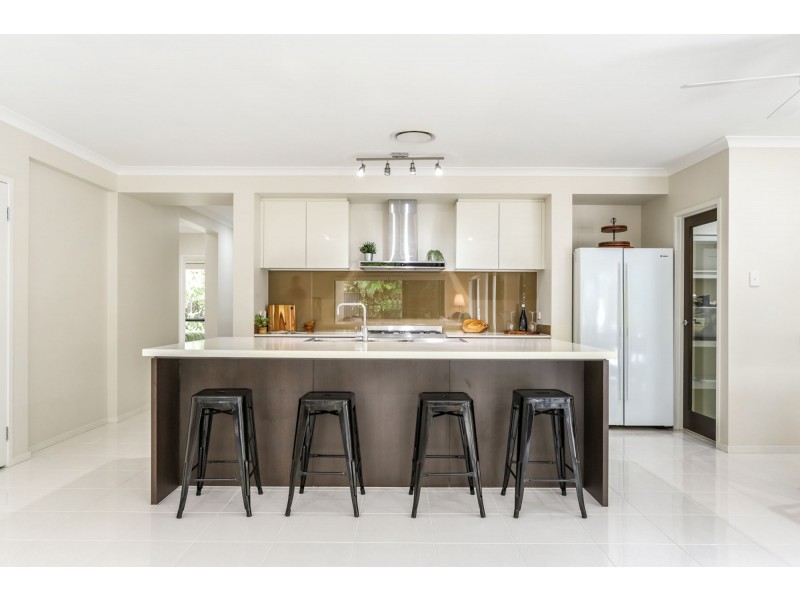 8 Archer Court, Pelican Waters QLD 4551