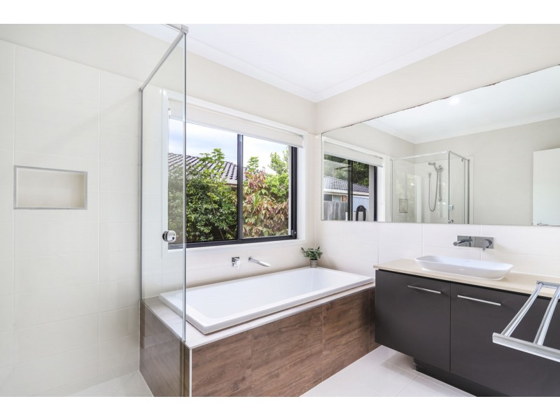 8 Archer Court, Pelican Waters QLD 4551