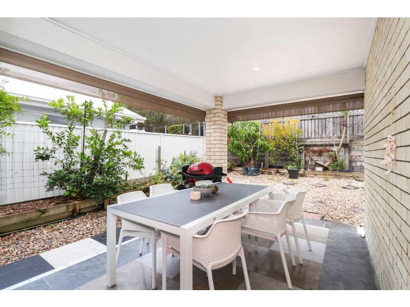 27 Riverstone Crescent, Little Mountain QLD 4551
