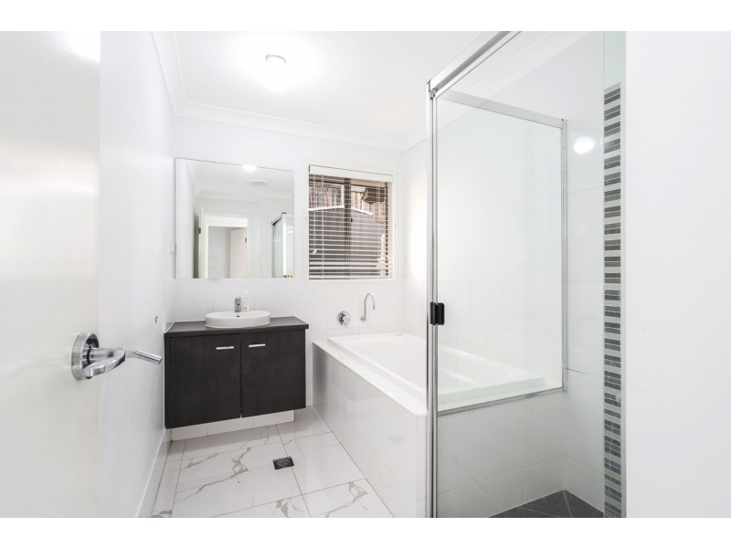 27 Riverstone Crescent, Little Mountain QLD 4551