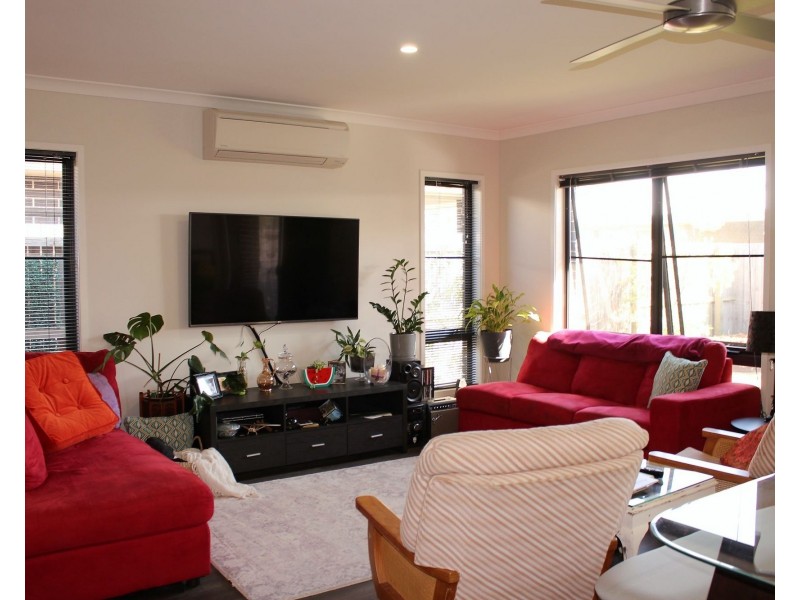 8 Lapis Street, Caloundra West QLD 4551