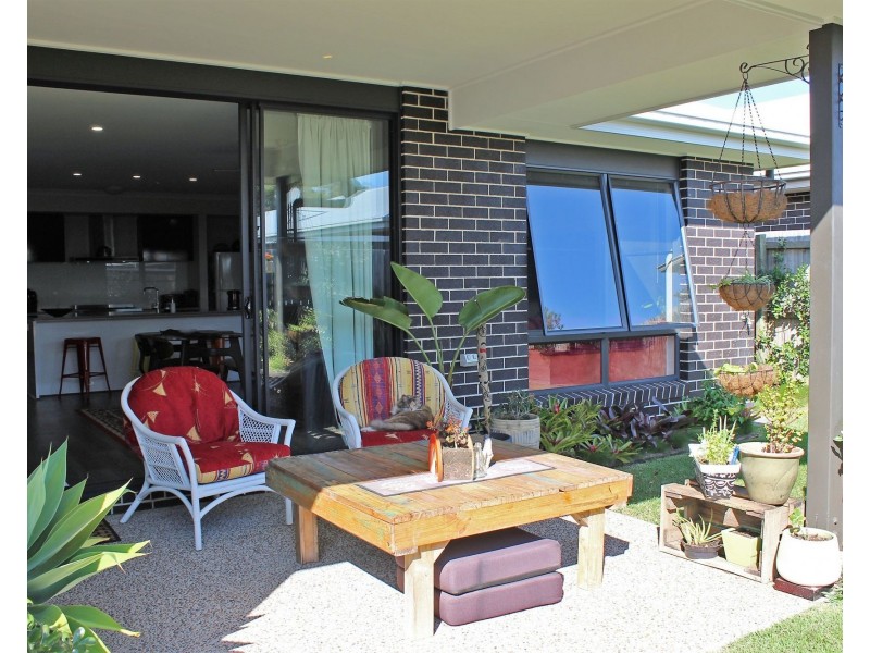 8 Lapis Street, Caloundra West QLD 4551