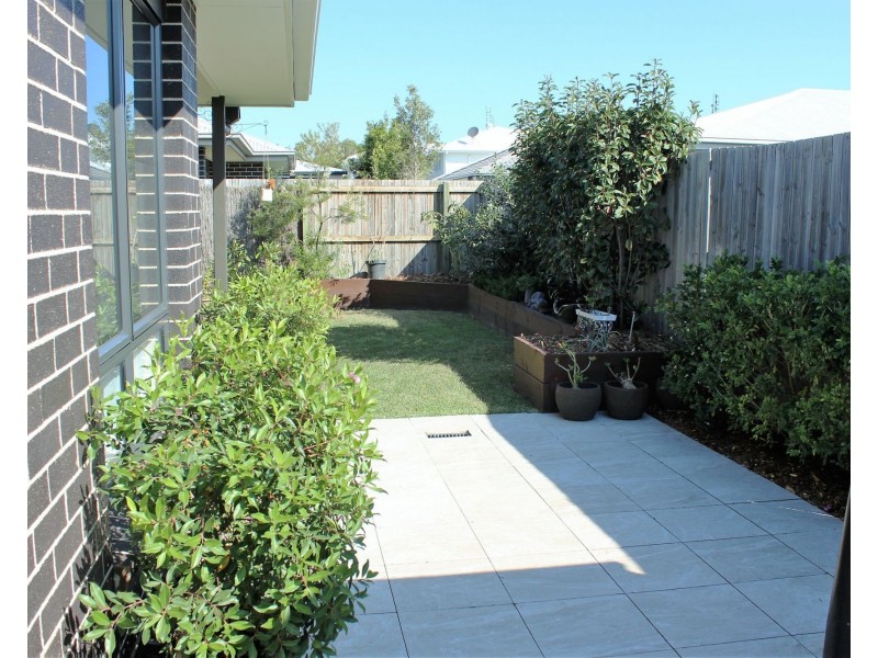 8 Lapis Street, Caloundra West QLD 4551