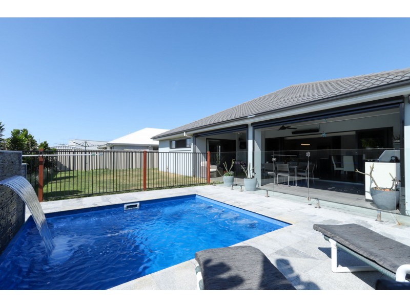 53 Macintyre Crescent, Pelican Waters QLD 4551