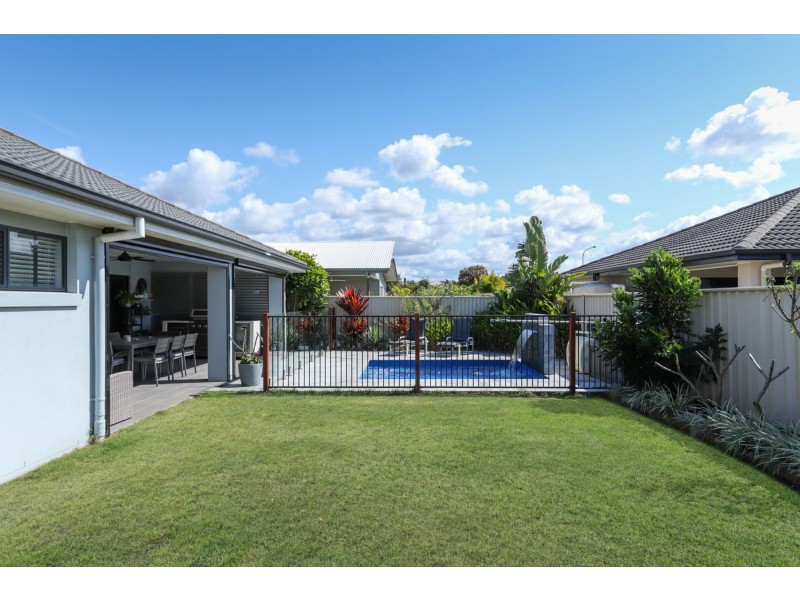 53 Macintyre Crescent, Pelican Waters QLD 4551
