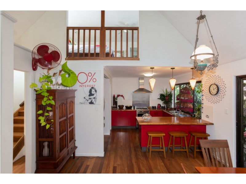 98 Towen Mount Road, Towen Mountain QLD 4560