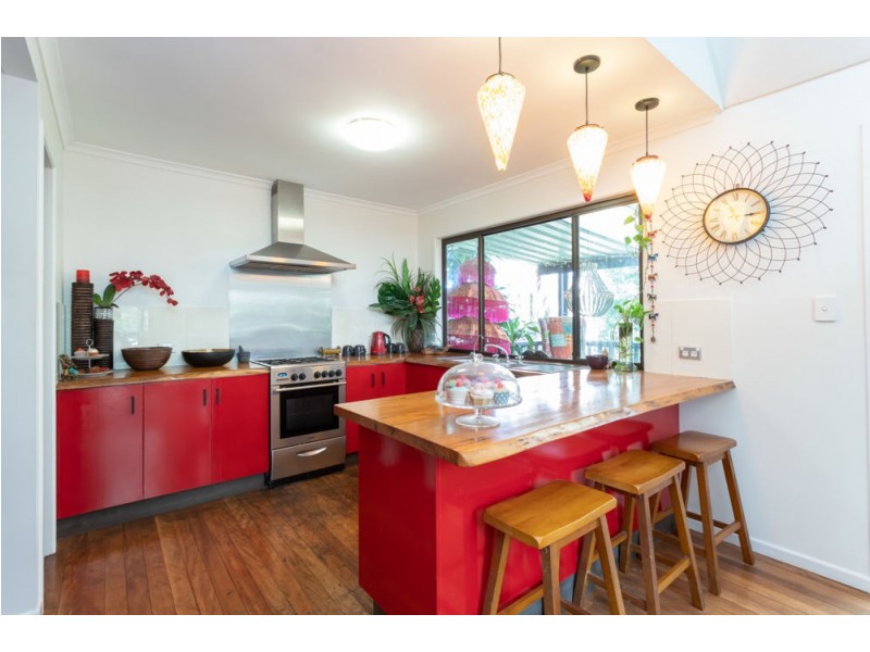 98 Towen Mount Road, Towen Mountain QLD 4560