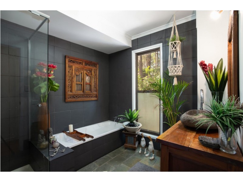 98 Towen Mount Road, Towen Mountain QLD 4560