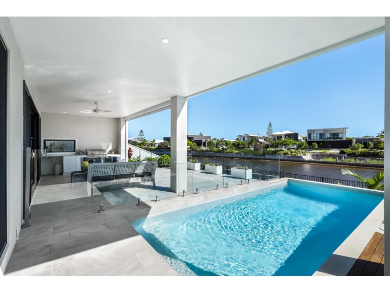 33 Harbourlights Way, Pelican Waters QLD 4551