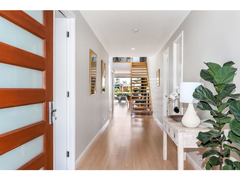 33 Harbourlights Way, Pelican Waters QLD 4551