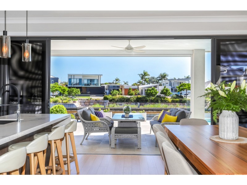 33 Harbourlights Way, Pelican Waters QLD 4551