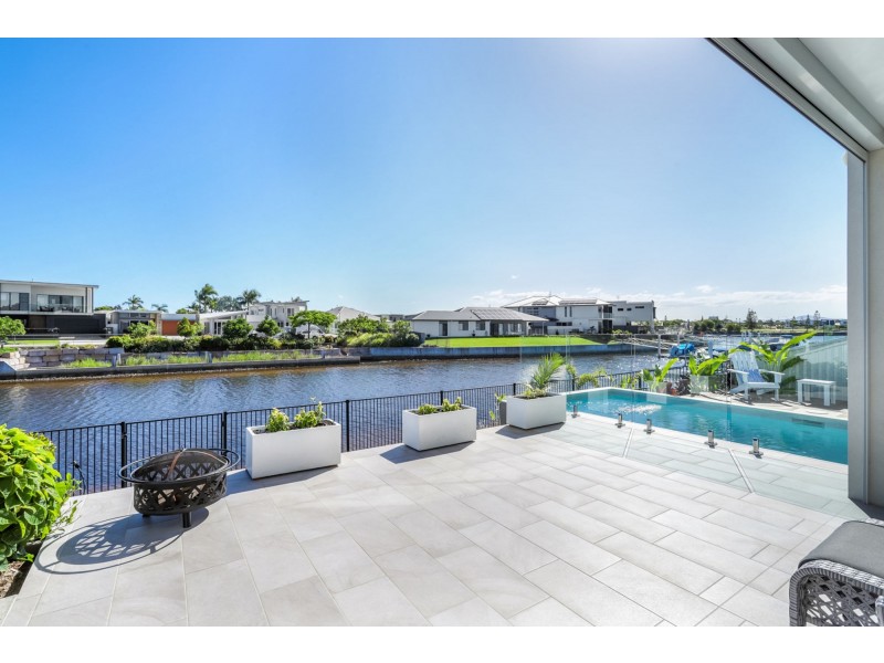 33 Harbourlights Way, Pelican Waters QLD 4551