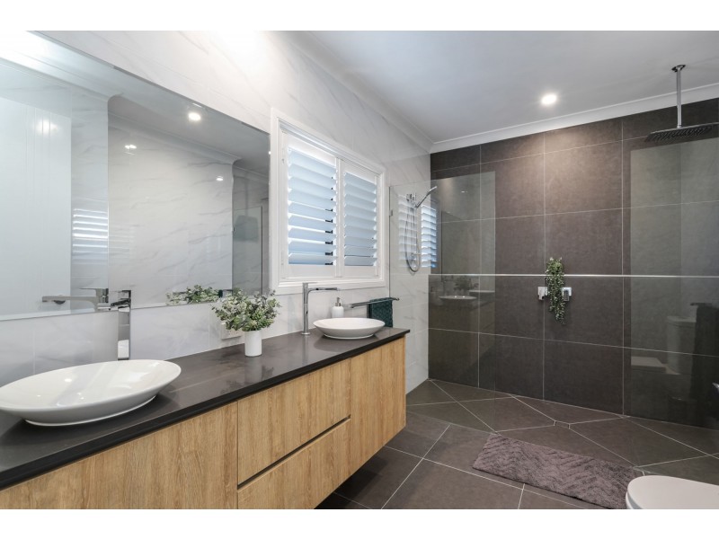 33 Harbourlights Way, Pelican Waters QLD 4551