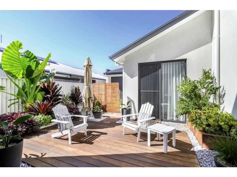 33 Harbourlights Way, Pelican Waters QLD 4551