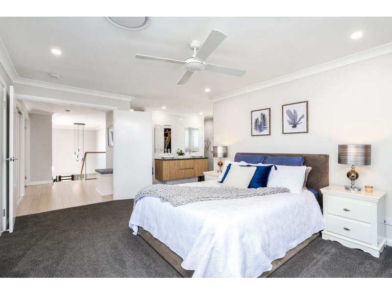 33 Harbourlights Way, Pelican Waters QLD 4551