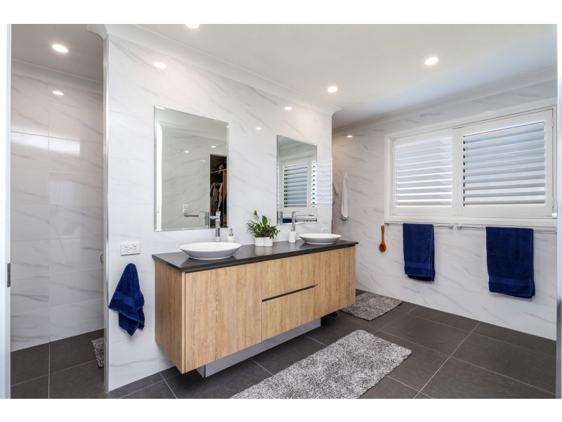 33 Harbourlights Way, Pelican Waters QLD 4551