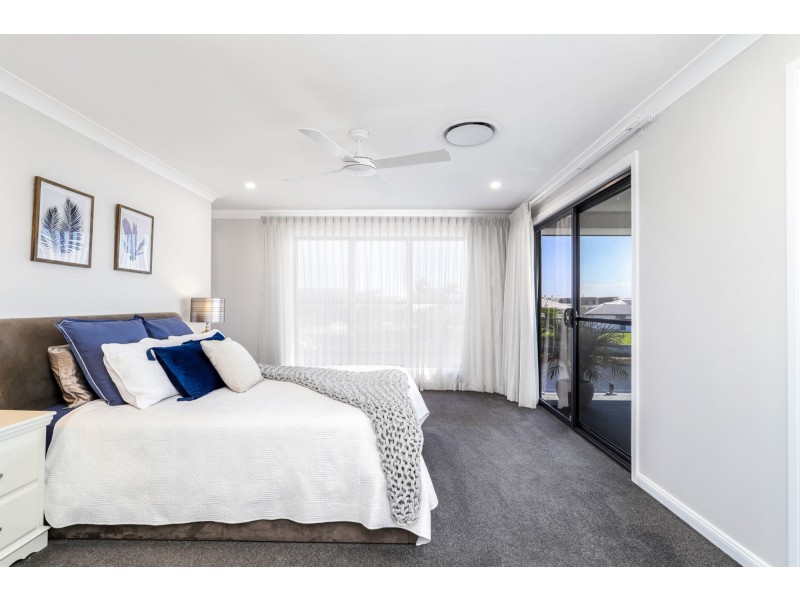 33 Harbourlights Way, Pelican Waters QLD 4551