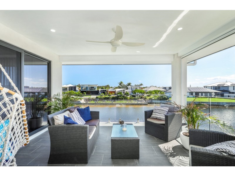 33 Harbourlights Way, Pelican Waters QLD 4551