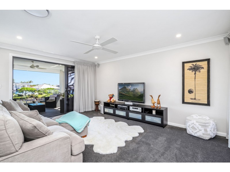33 Harbourlights Way, Pelican Waters QLD 4551