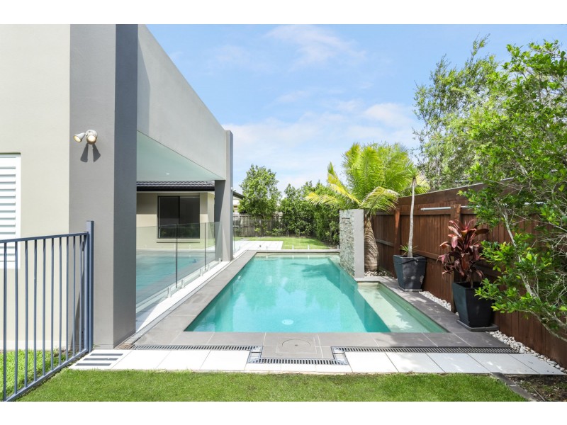 4 Whitehaven Way, Pelican Waters QLD 4551