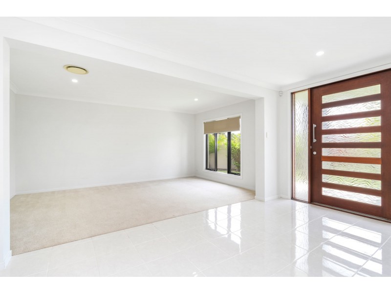 4 Whitehaven Way, Pelican Waters QLD 4551