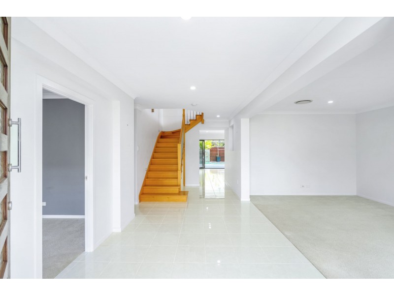 4 Whitehaven Way, Pelican Waters QLD 4551