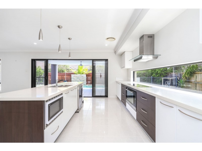 4 Whitehaven Way, Pelican Waters QLD 4551