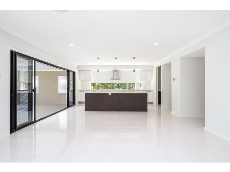 4 Whitehaven Way, Pelican Waters QLD 4551