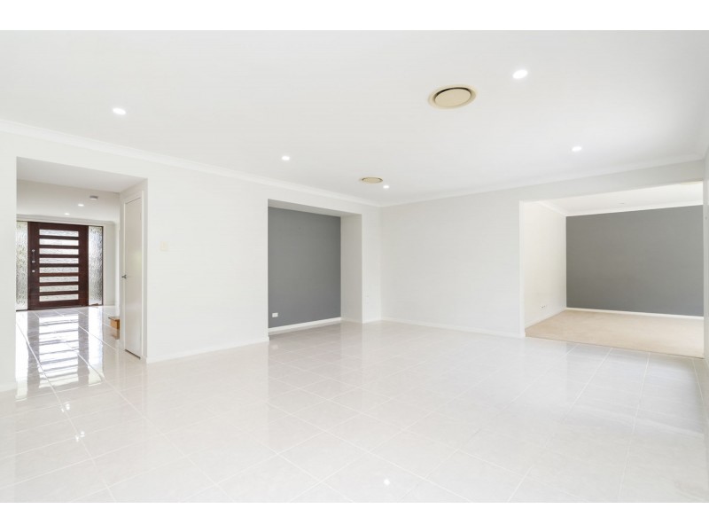 4 Whitehaven Way, Pelican Waters QLD 4551