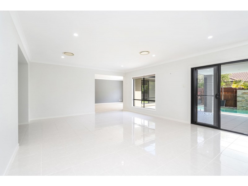 4 Whitehaven Way, Pelican Waters QLD 4551