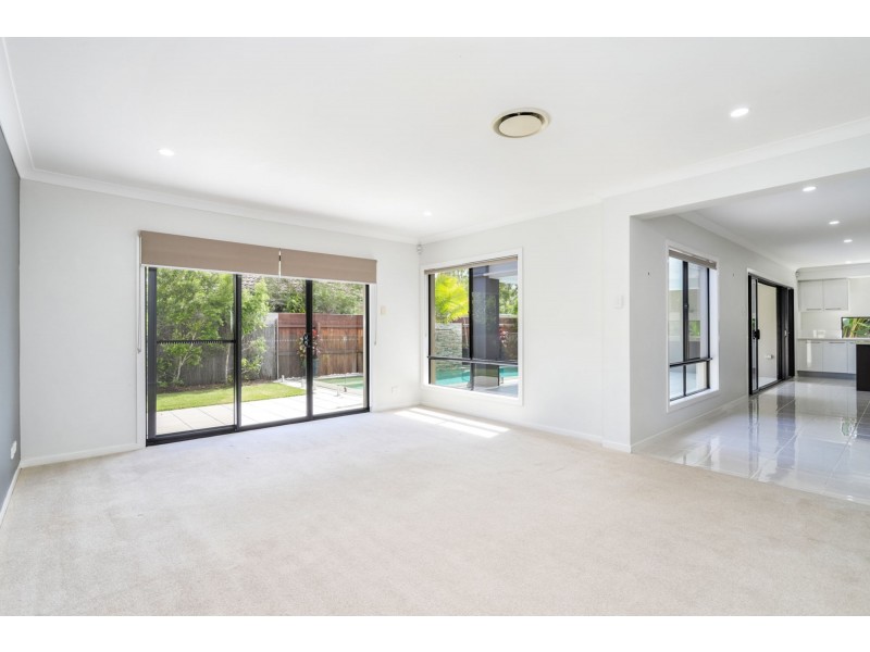 4 Whitehaven Way, Pelican Waters QLD 4551