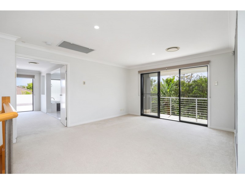 4 Whitehaven Way, Pelican Waters QLD 4551
