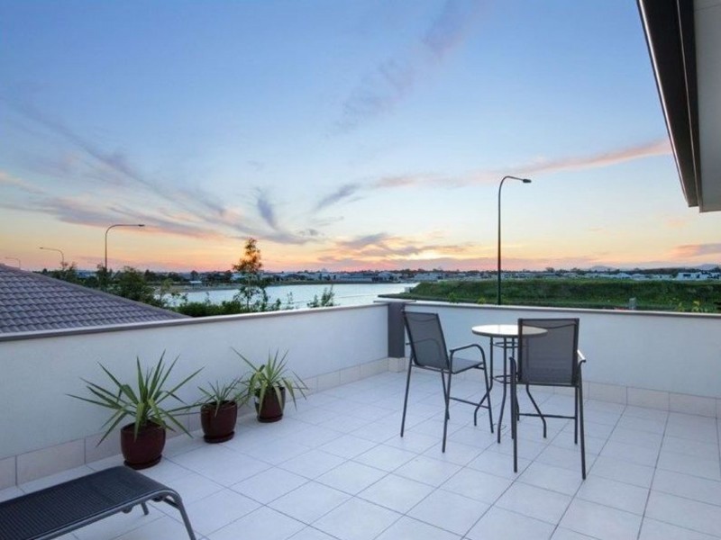 4 Whitehaven Way, Pelican Waters QLD 4551